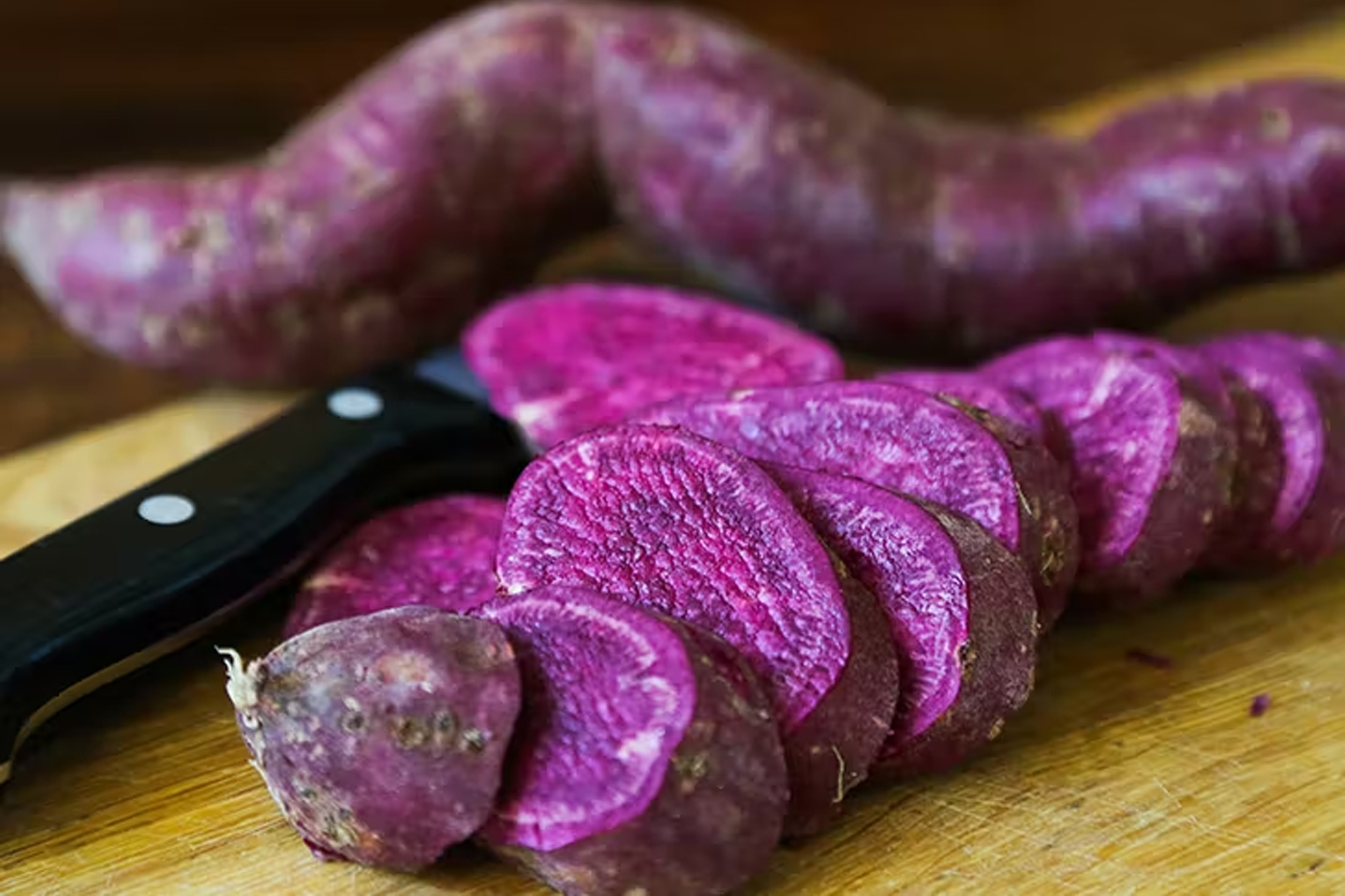 Ly do nen an khoai lang tim hinh anh