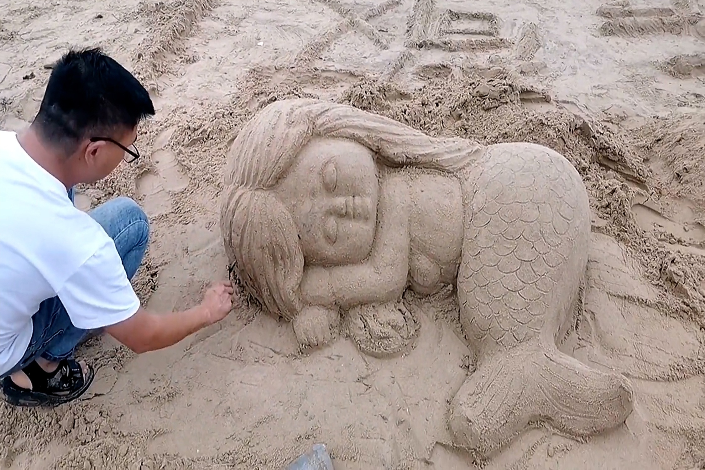 Ong bo xay lau dai nang tien ca tang con gai hinh anh