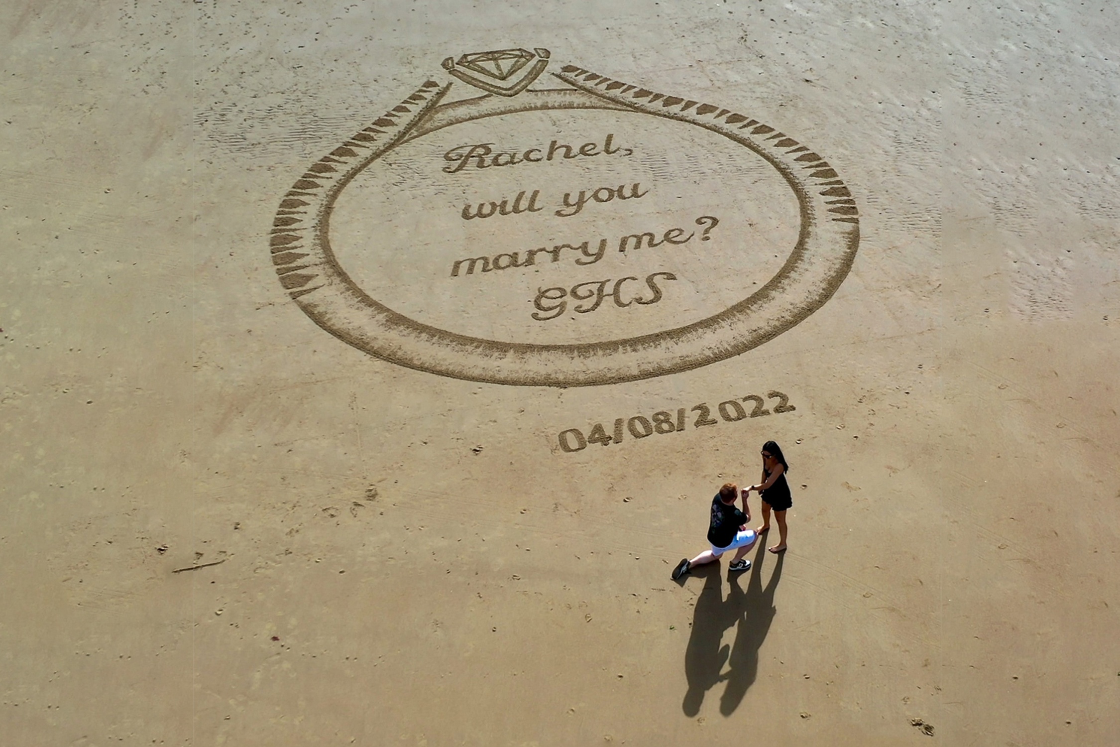 Cau hon ban gai bang nhan cat khong lo hinh anh