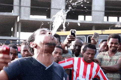 Pha ky luc the gioi voi 'voi phun nuoc' tu mieng hinh anh