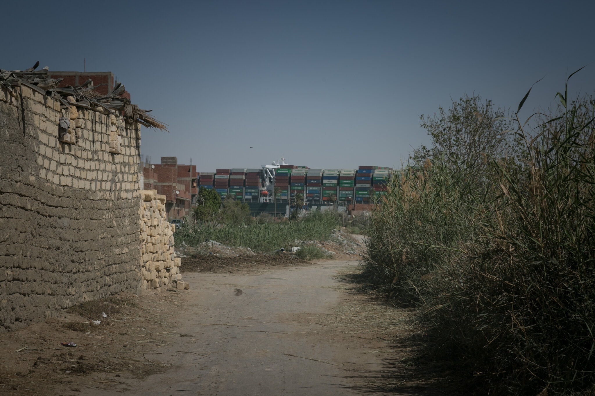 Tau mac ket,  tac nghen luu thong,  10 ty USD anh 2