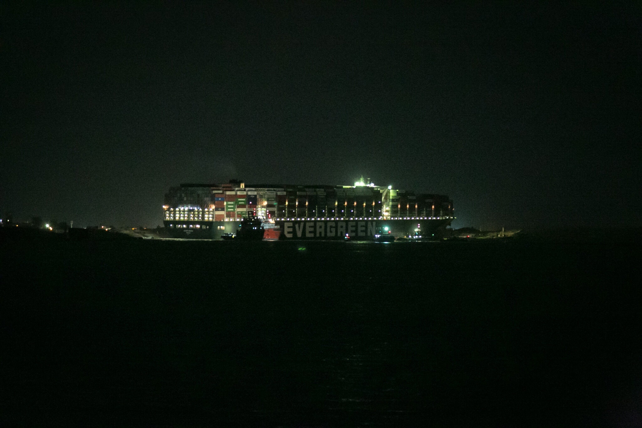 Tau mac ket,  tac nghen luu thong,  10 ty USD anh 6