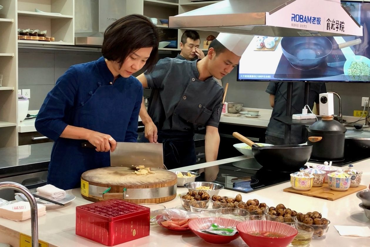 Dong cua lanh su quan,  My Trung doi dau,  Houston,  Thanh Do anh 1