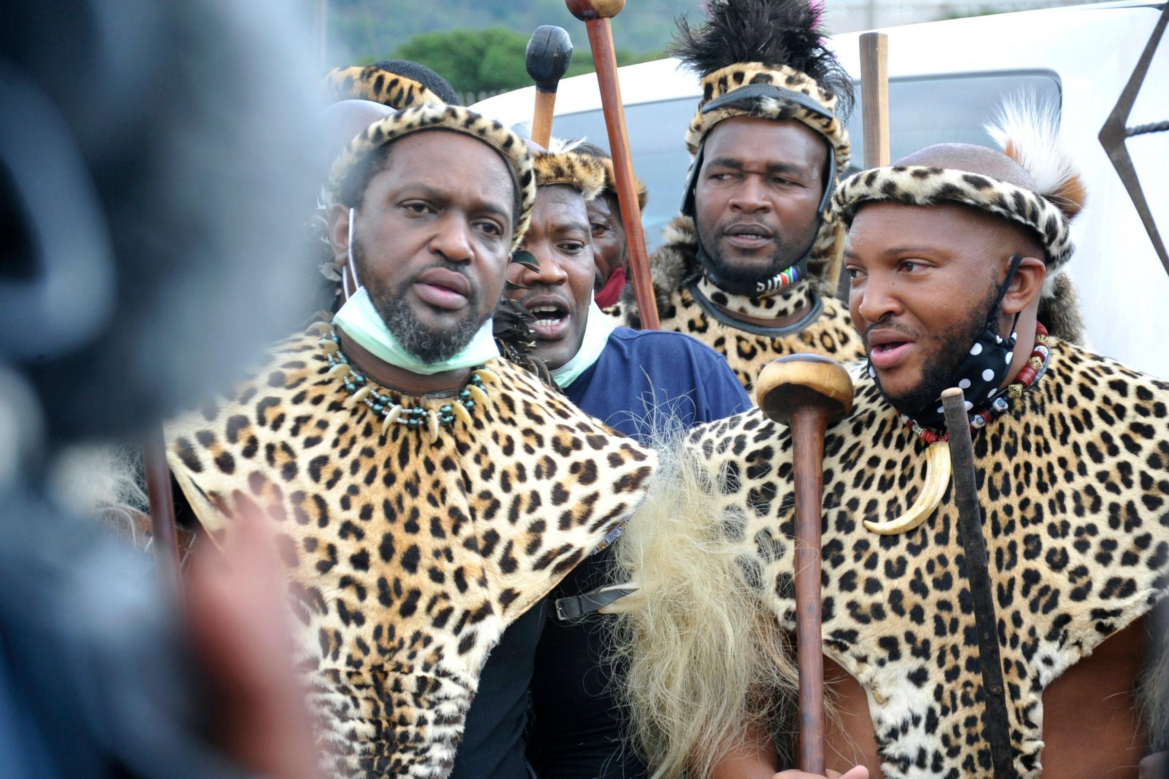 Hoang tu Zulu tranh gianh ngai vang hinh anh