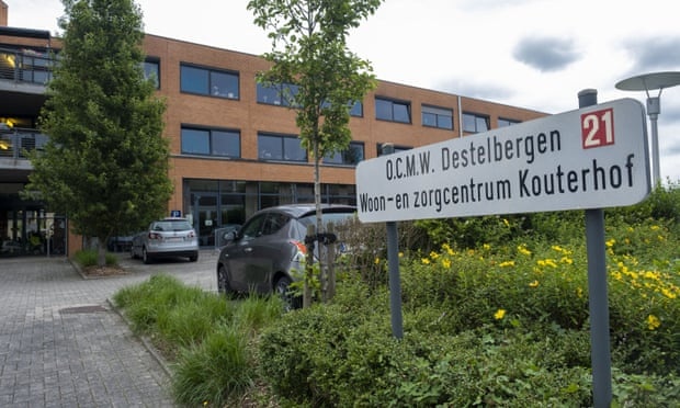 Cu ong 100 tuoi bi bat giu vi tinh nghi giet nguoi hinh anh