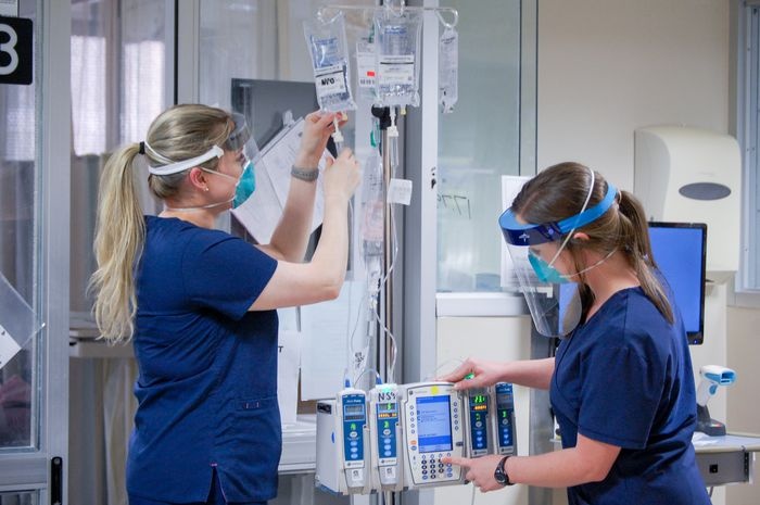 hoi han,  tu choi tiem,  mang xa hoi anh 6