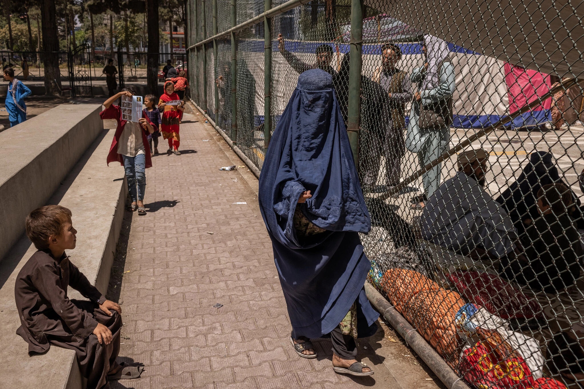 My,  Kabul,  xam chiem thu do,  chien tranh,  nu quyen,  di hoc,  di lam anh 3