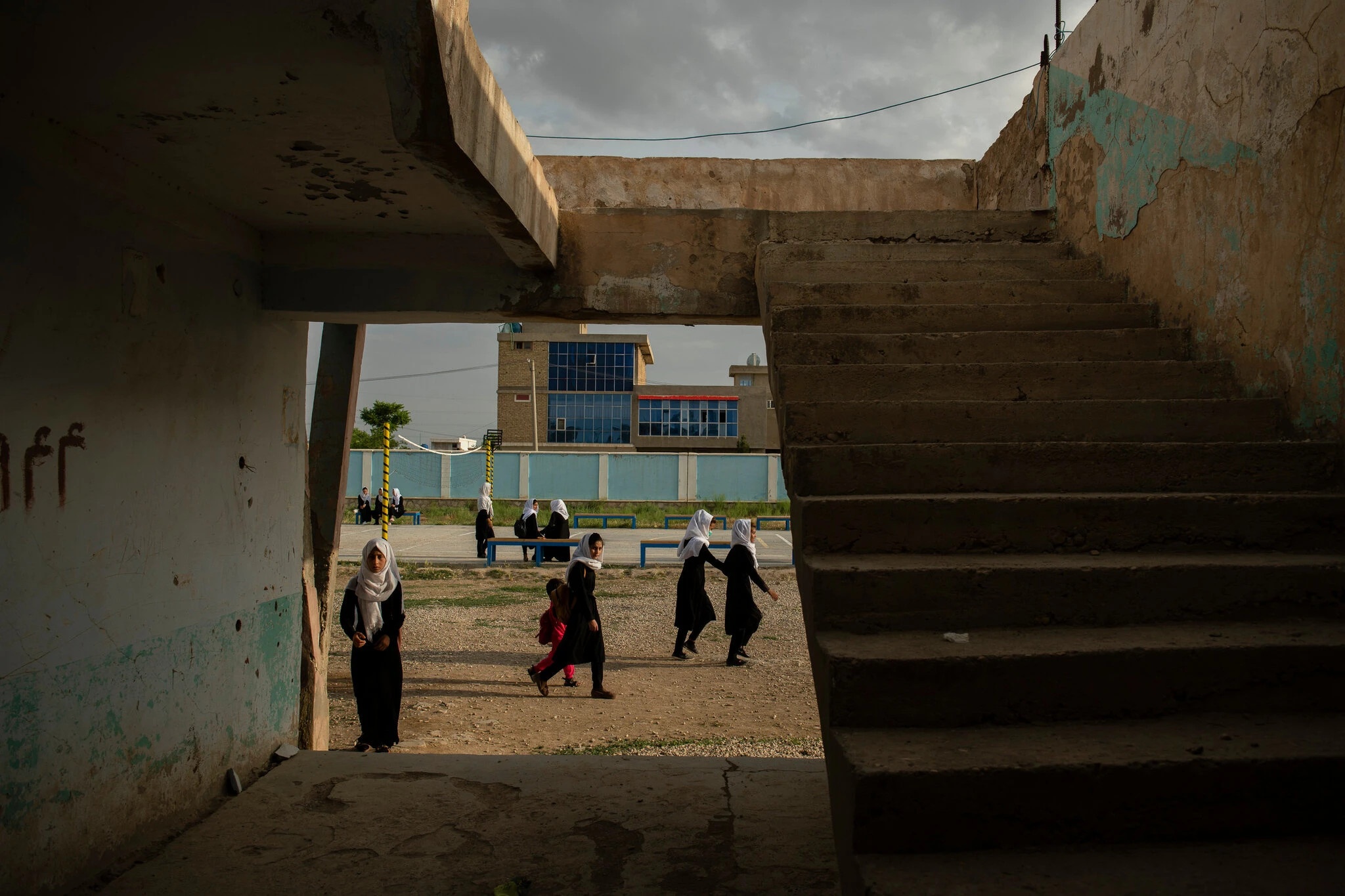 My,  Kabul,  xam chiem thu do,  chien tranh,  nu quyen,  di hoc,  di lam anh 4