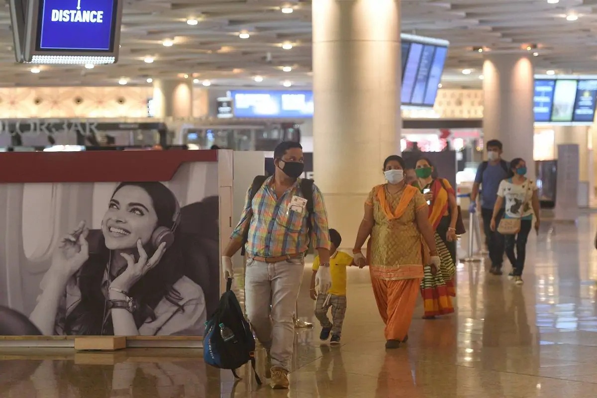 bien chung moi,  Nam Phi,  WHO,  Vu Han,  virus,  bien the moi,  C.1.2,  san bay,  cach ly anh 1