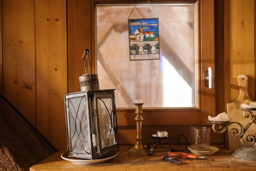 phu nu gac dem o Thuy Si anh 2