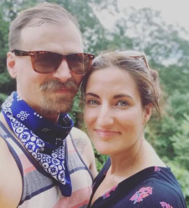 Bi bat giu vi dat hoa tren mo hon the qua co anh 2