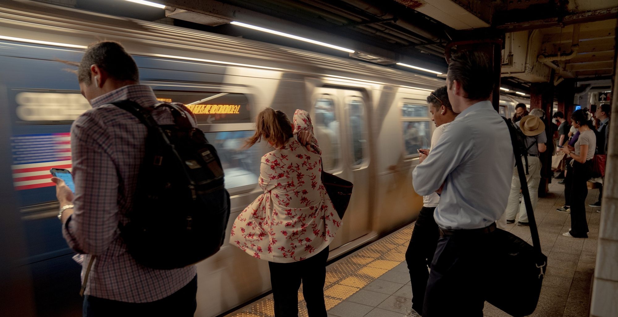 nang nong tai My,  dan cong so di lam,  tau dien ngam anh 1