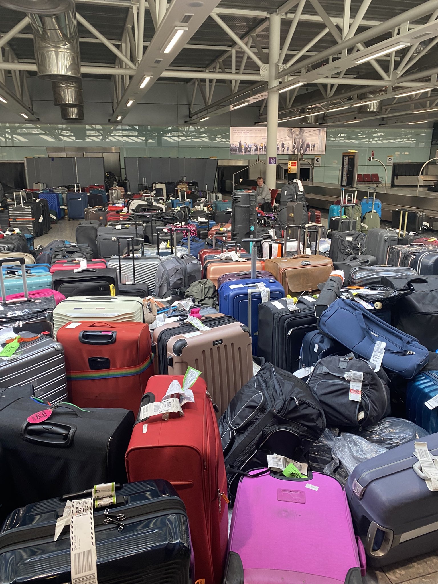 san bay Heatrow,  hanh ly ky gui,  khung hoang hanh ly anh 1