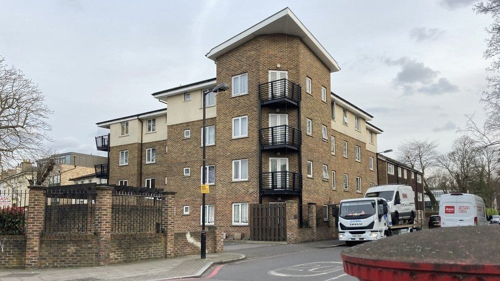 Nguoi phu nu chet 2 nam trong can ho ma khong ai biet hinh anh