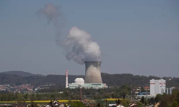 Thuy Si chon chon lap chat thai phong xa gan bien gioi Duc hinh anh