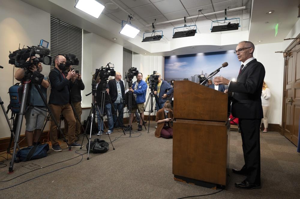 phan biet chung toc,  los angeles,  hoi dong thanh pho anh 3