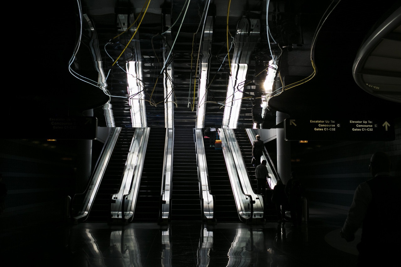 song tai san bay,  My,  mac ket anh 1