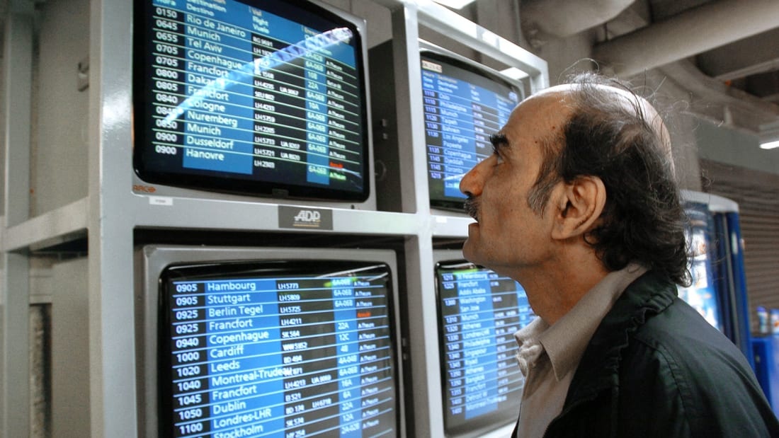 Vi sao co nhung nguoi song bam hang chuc nam o san bay? hinh anh