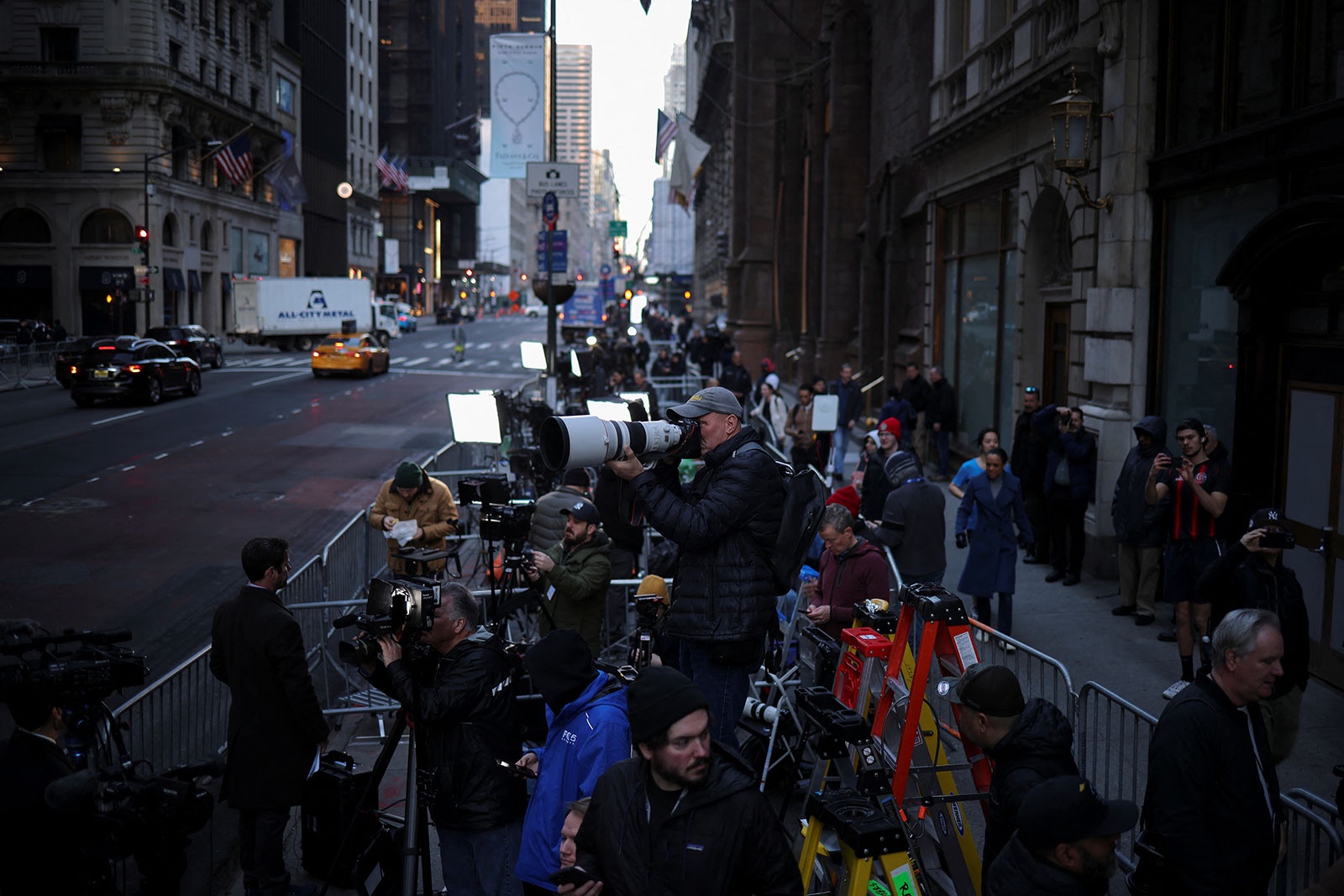 ong Trump bi truy to anh 1