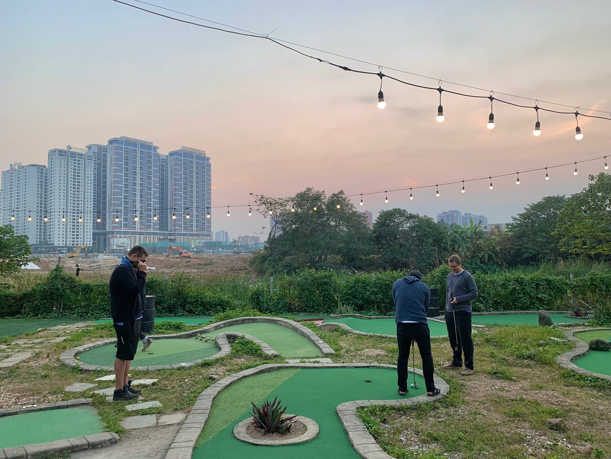 Hoat dong vui choi tai Ha Noi,  hoat dong the chat anh 3