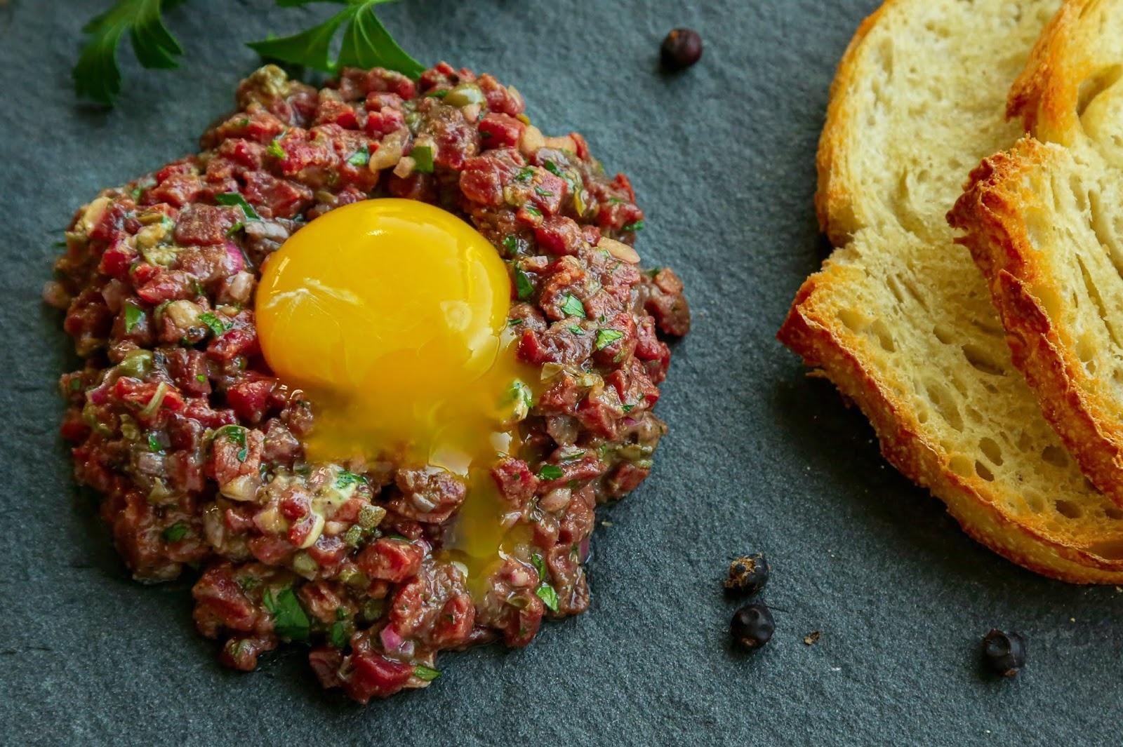 Mon steak tartare,  bit tet tartare,  thit bo song anh 2