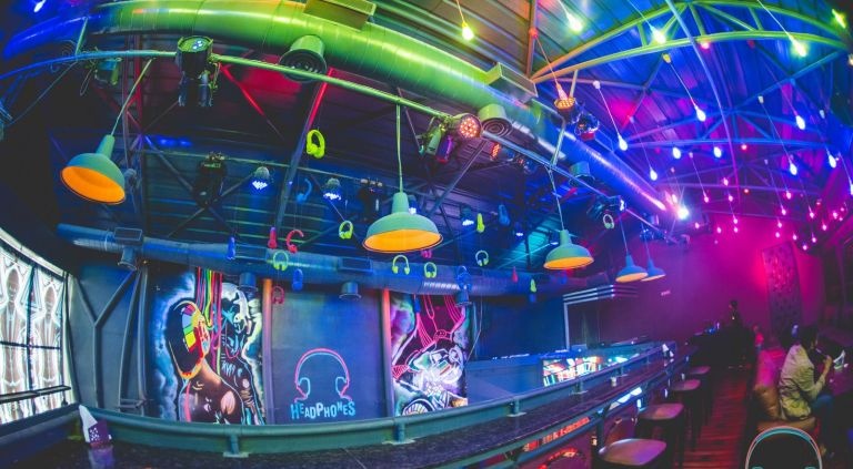 quán bar im lặng ảnh 2 quan bar im lang anh 2