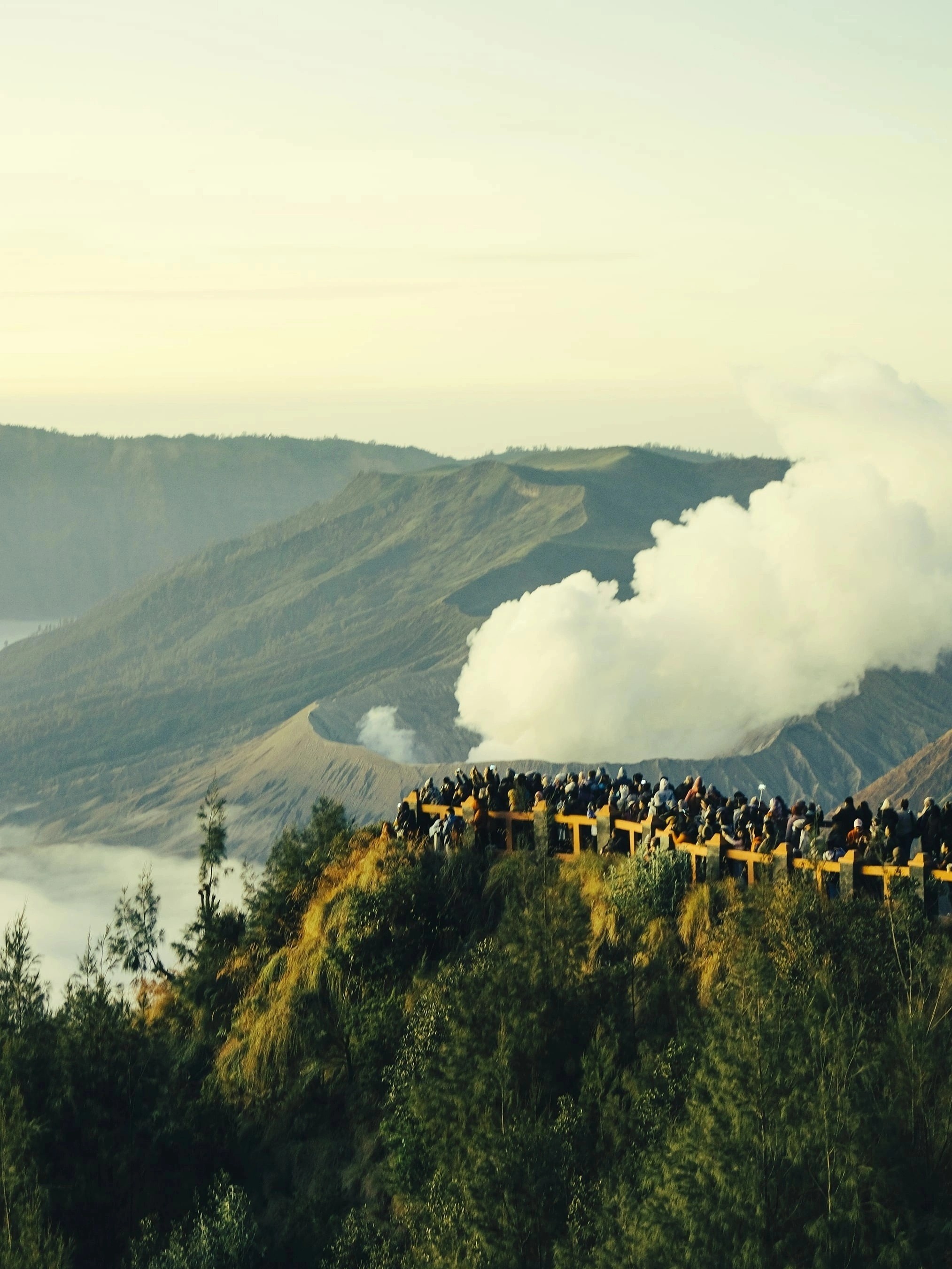 nui lua Indonesia anh 2