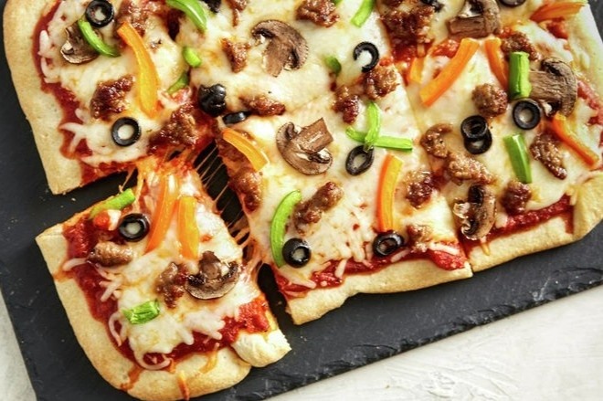 Lam pizza khong can lo nuong hinh anh