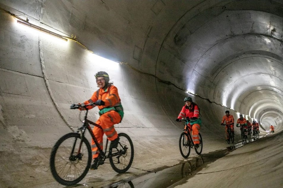 Dap xe xuyen London anh 1