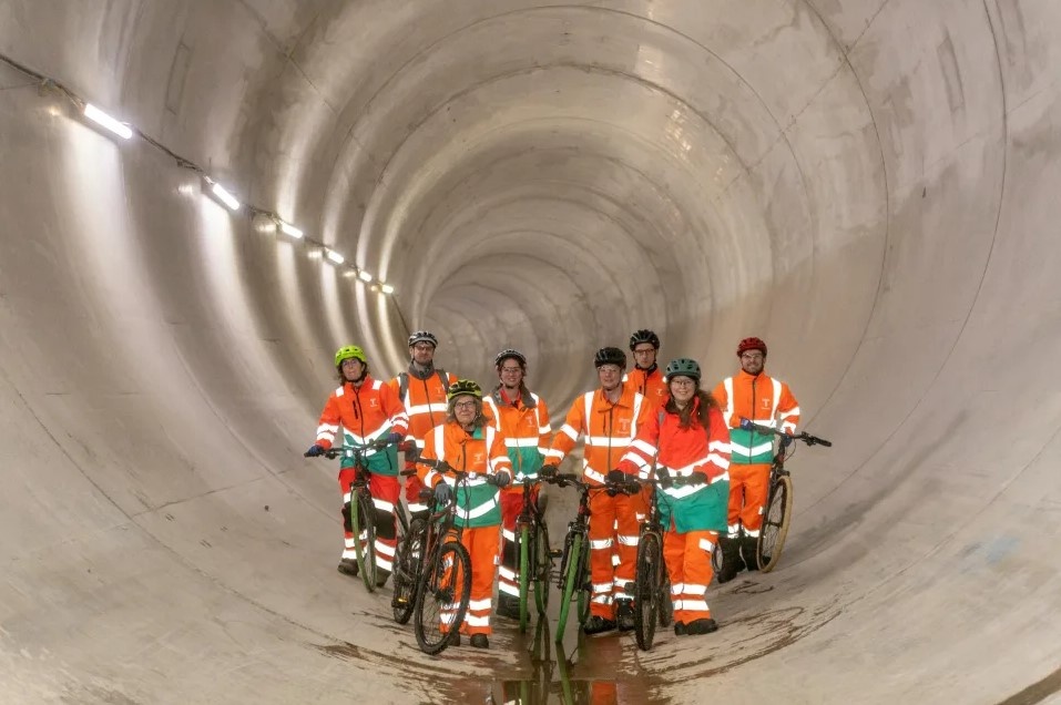 Dap xe xuyen London anh 2