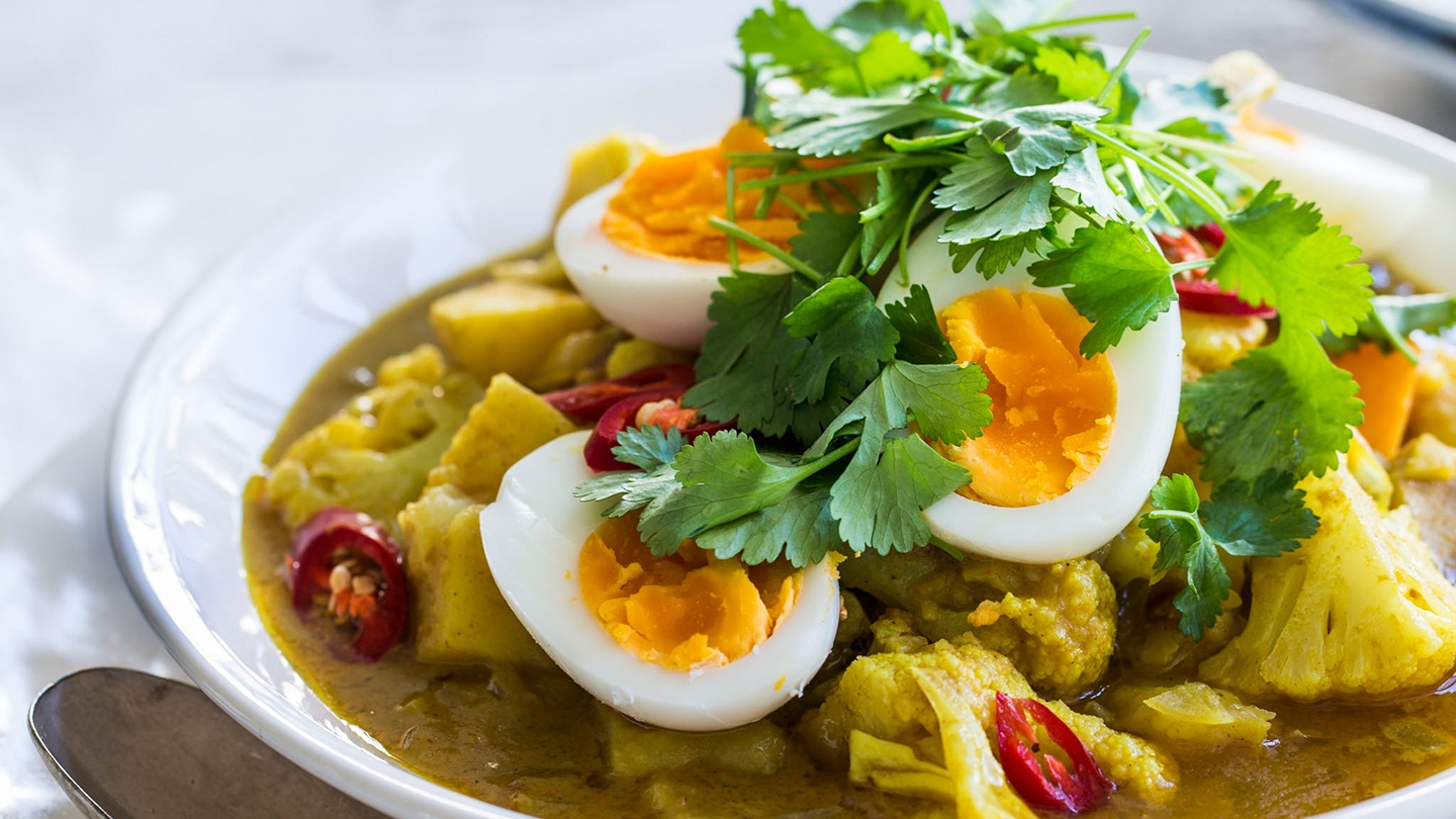 Doi vi voi ca ri sup lo trung va khoai tay hinh anh