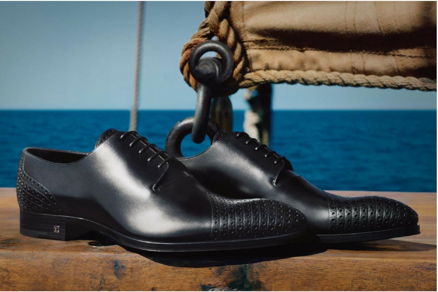 Can canh quy trinh san xuat phuc tap cua dong giay tay Louis Vuitton hinh anh