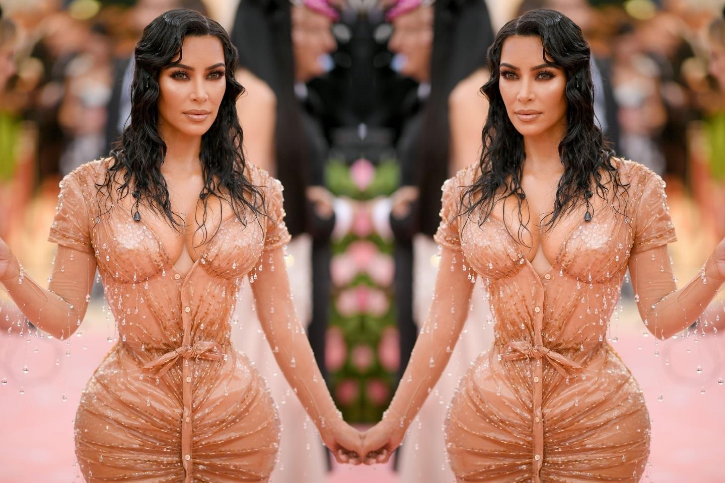 Kim Kardashian da mac gi de co vong 2 sieu nho tai Met Gala 2019? hinh anh