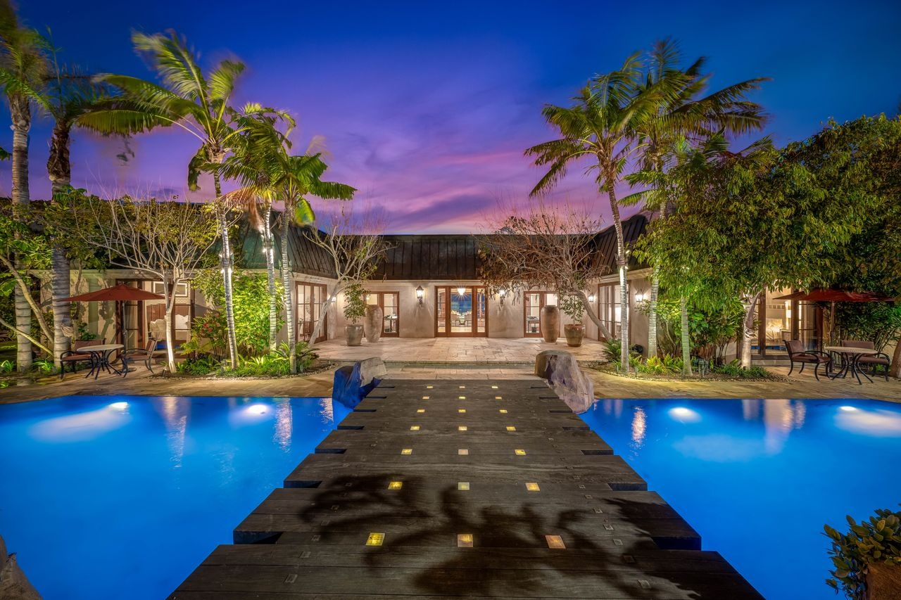 Dinh thu co bai luot song rieng o California hinh anh