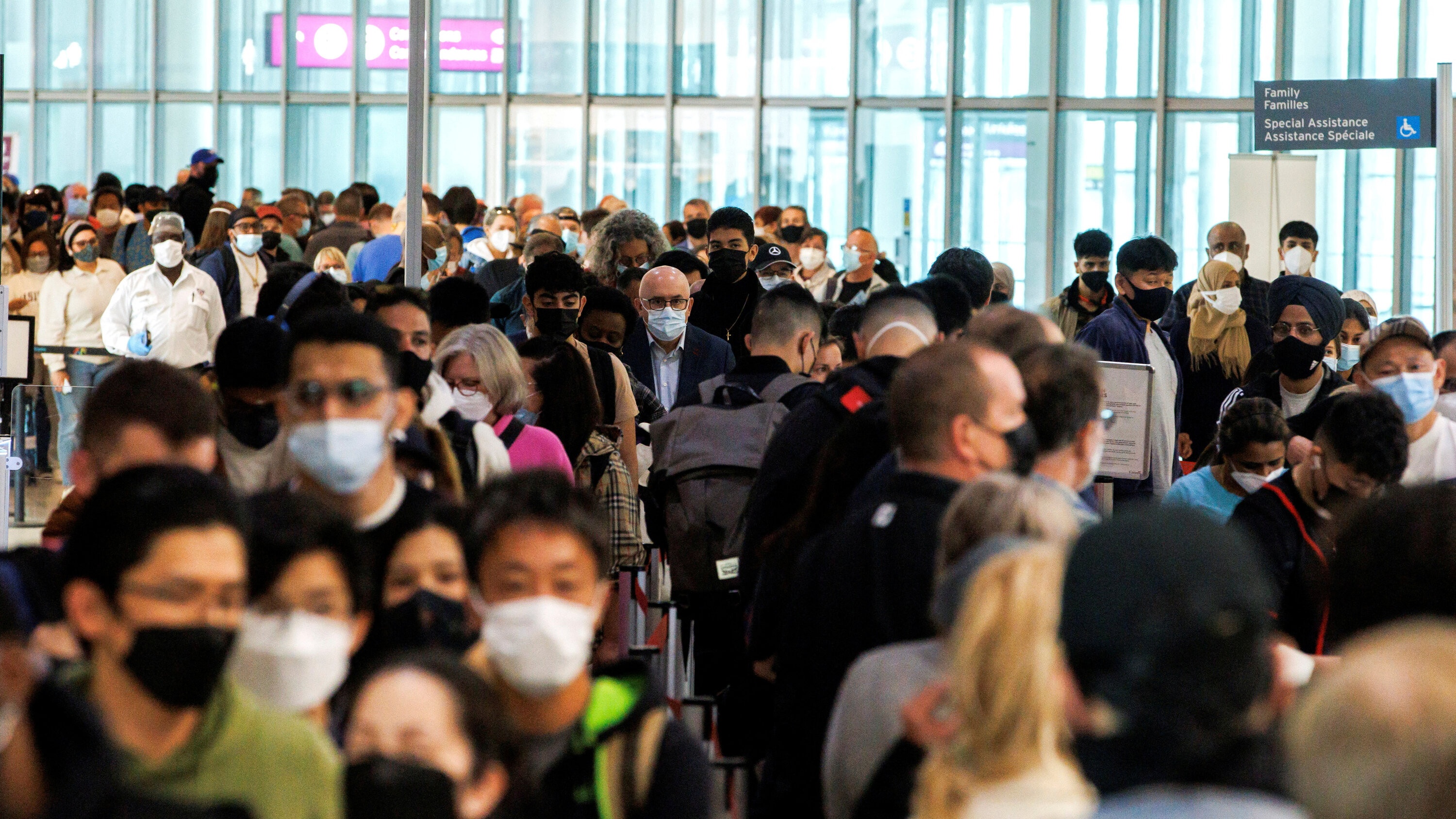 Dang sau su hon loan tai cac san bay tren toan cau hinh anh