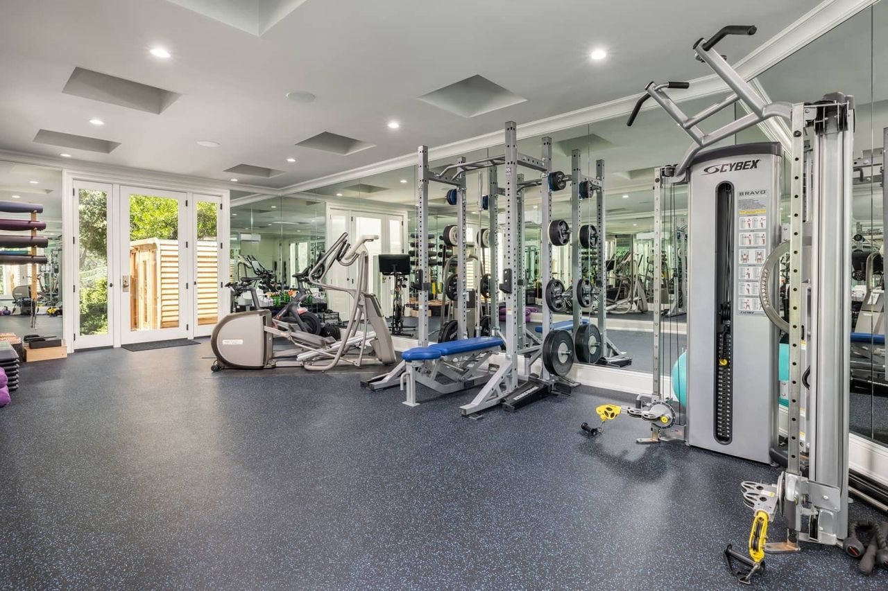 bat dong san nguoi noi tieng anh 8