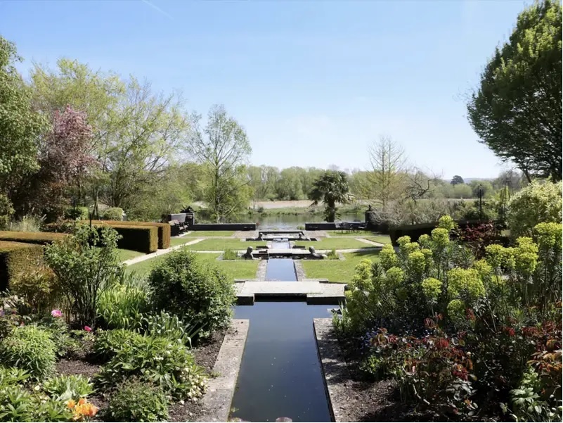 bat dong san ven song anh 10