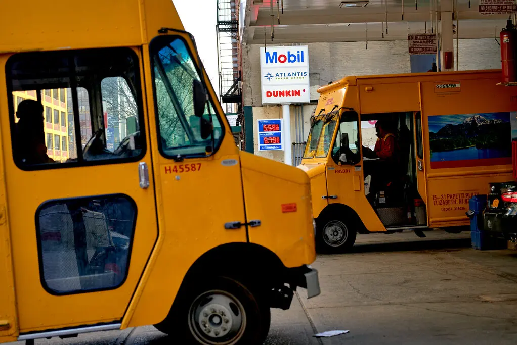 Vi sao gia dau diesel the gioi kho giam hinh anh