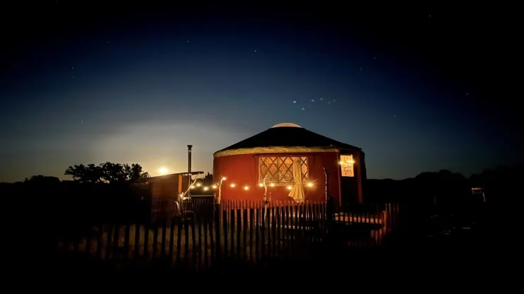 Kiem hon 28.000 USD moi nam nho cho thue leu hinh anh