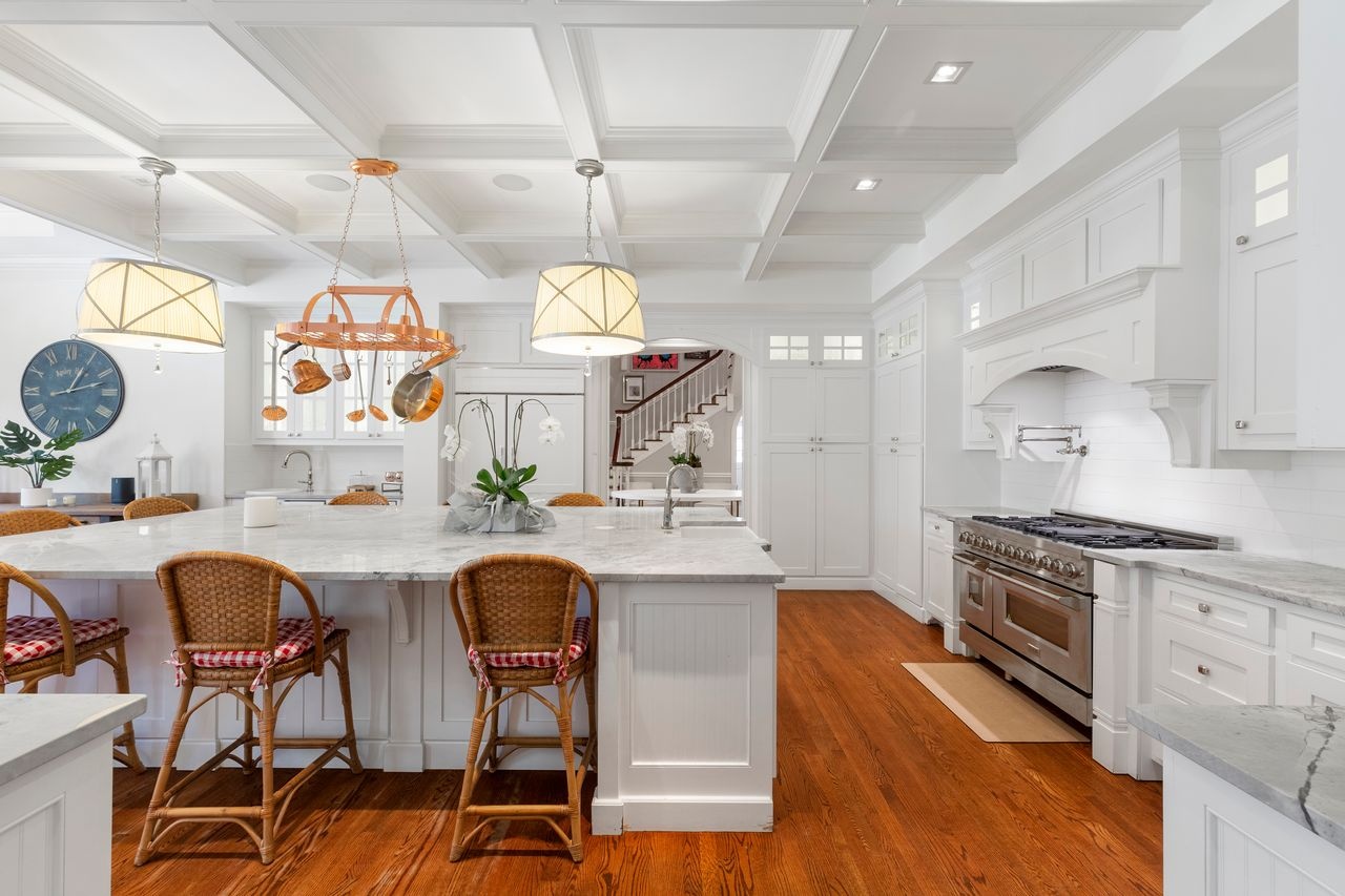 bat dong san noi tieng anh 6