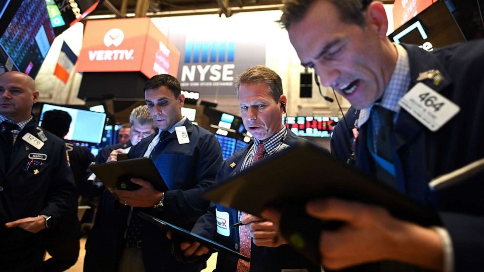 Dow Jones tang gan 200 diem, dut mach giam lien 2 phien hinh anh