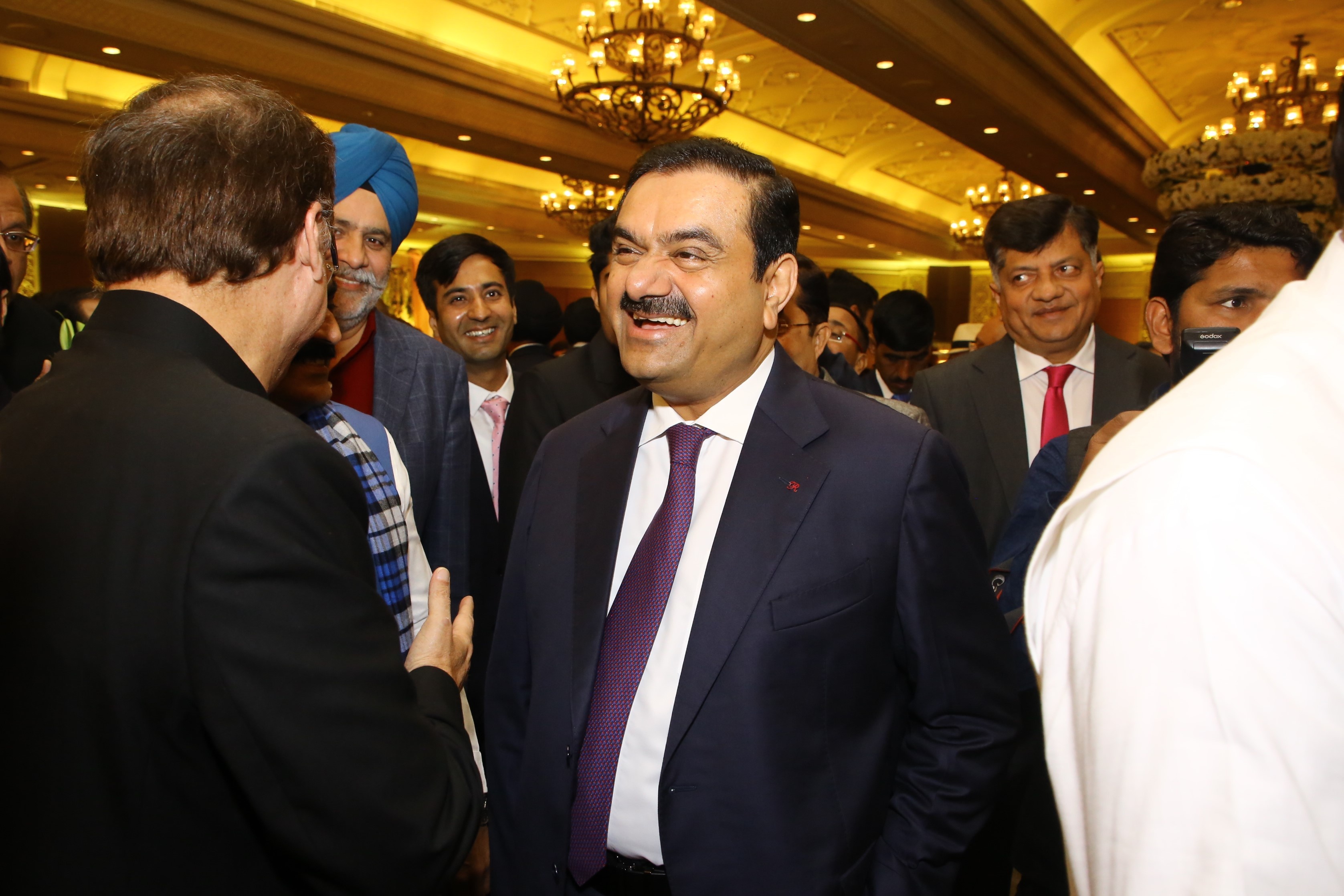 Gautam Adani nang luong xanh anh 1