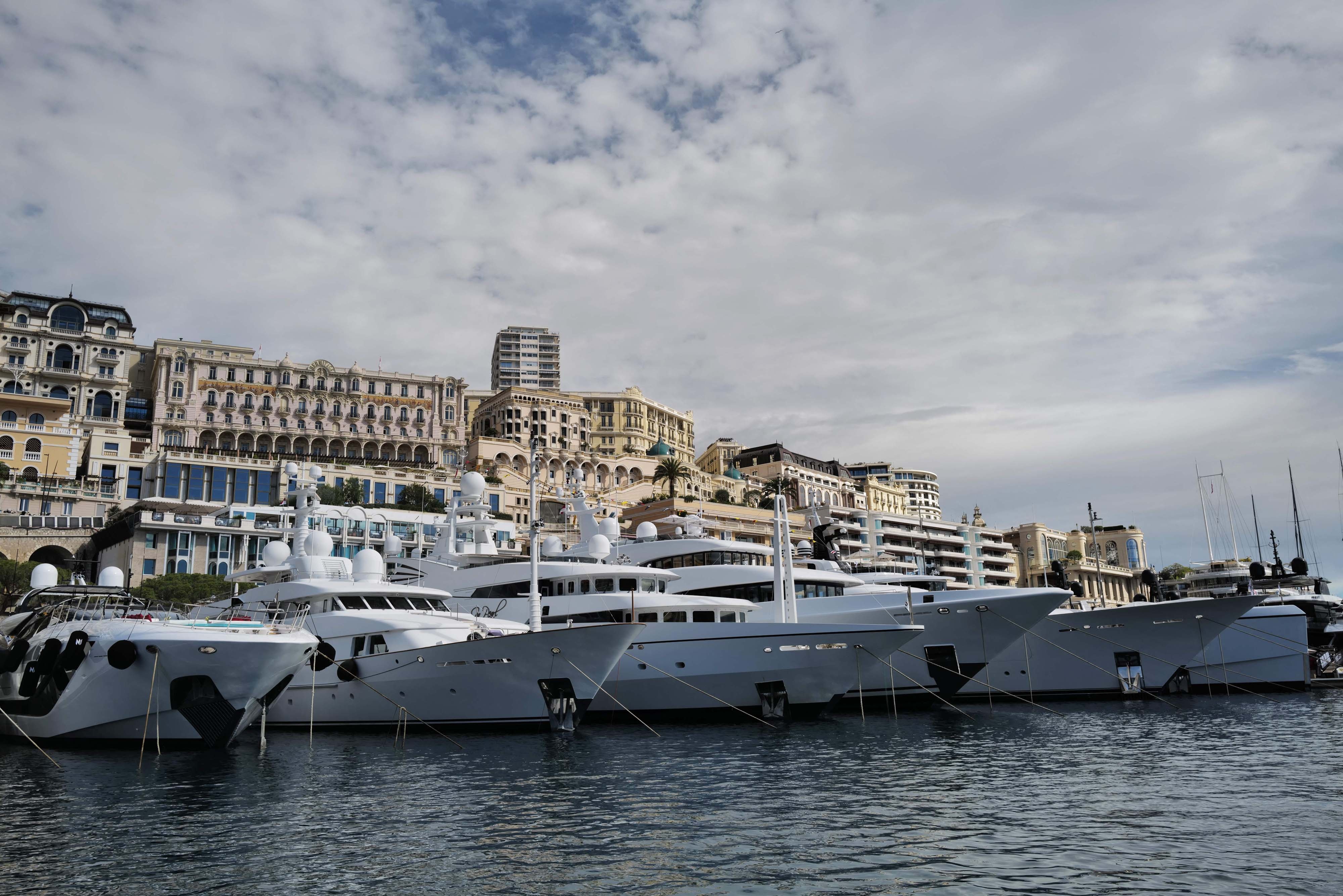 Nganh cong nghiep sieu du thuyen toan cau bung no bat chap suy thoai hinh anh