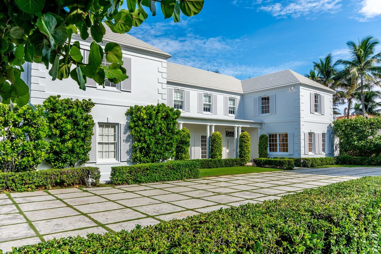 Ben trong biet thu ven bien cua gia dinh cuu Tong thong Donald Trump hinh anh