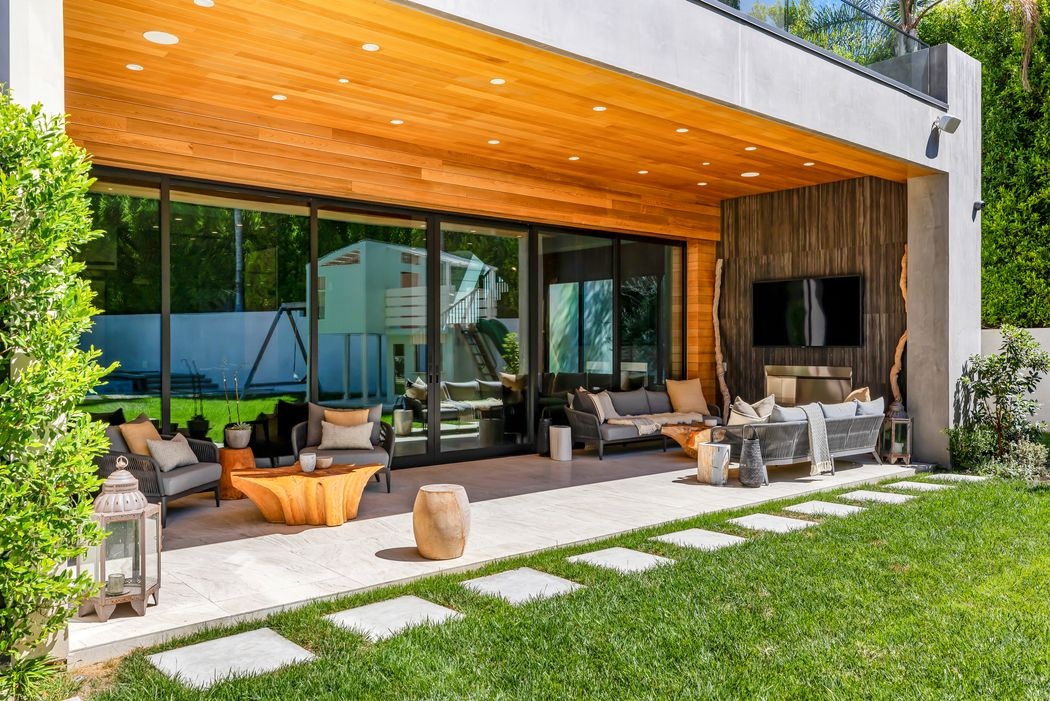 bat dong san noi tieng anh 9