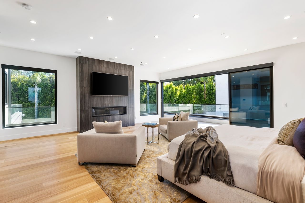 bat dong san noi tieng anh 6