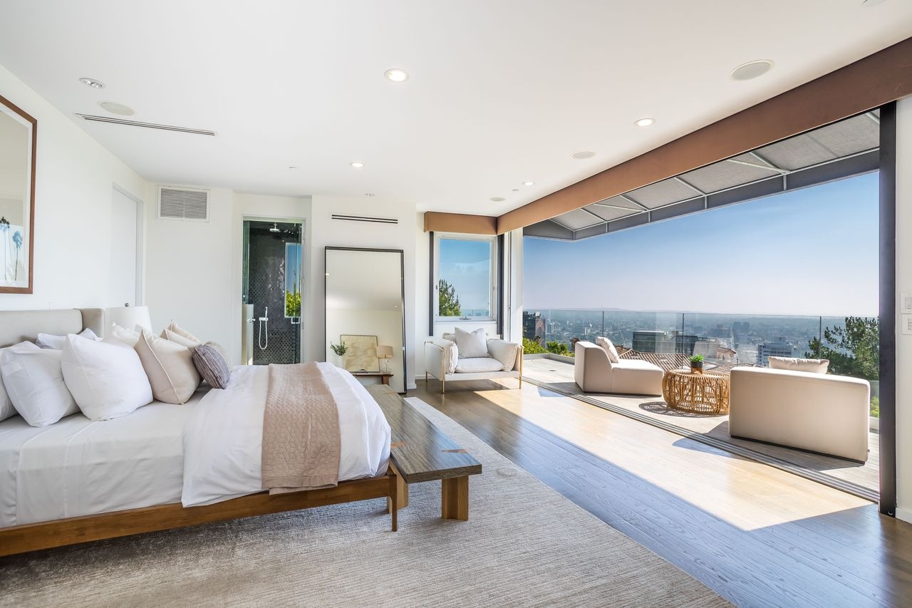 bat dong san noi tieng anh 6