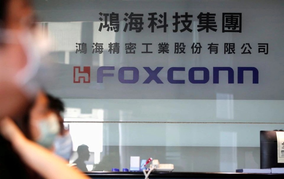Foxconn thuong tien de niu giu nhan vien hinh anh