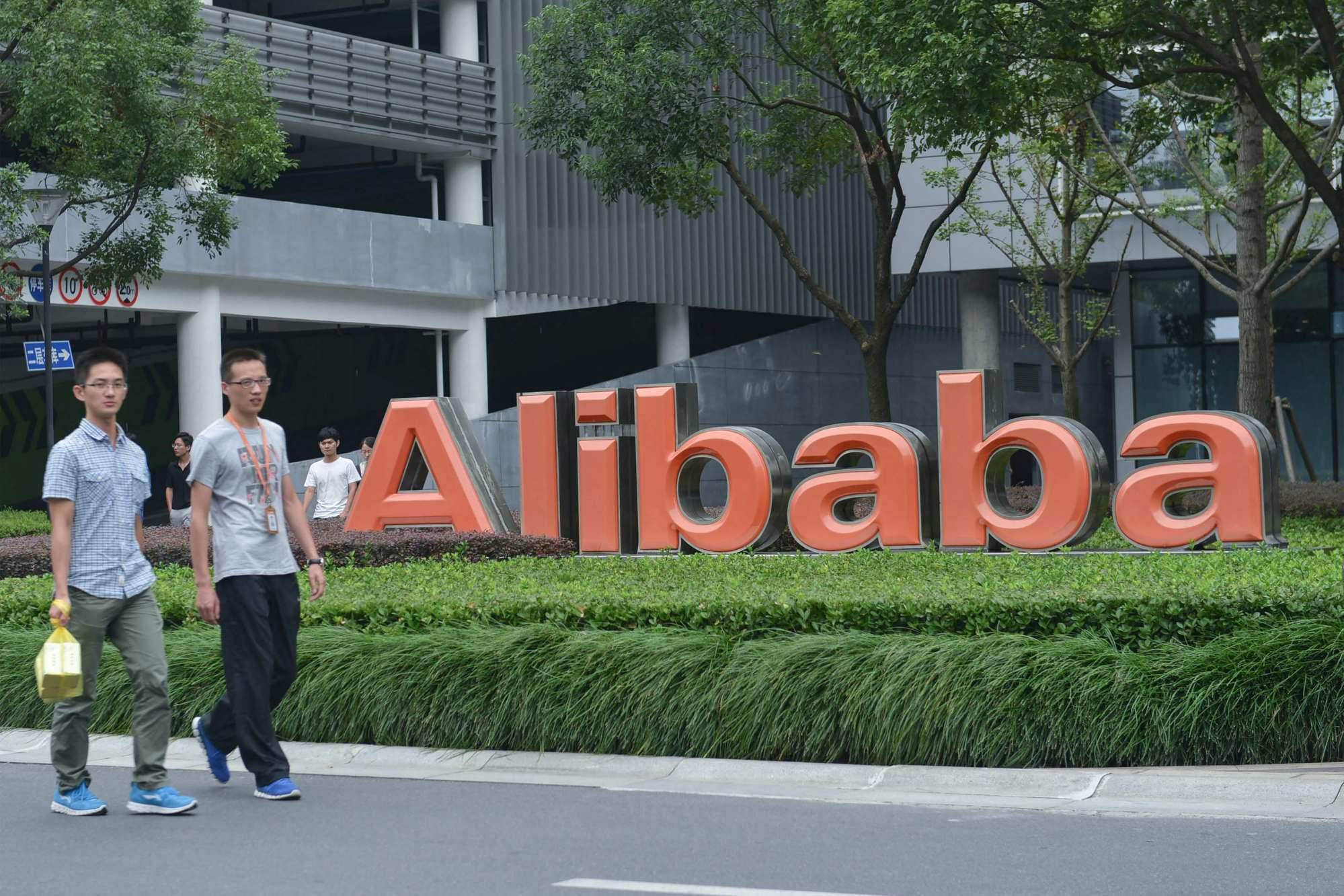 Lan song sa thai cua Alibaba, Tencent khien thi truong nha o tut doc hinh anh