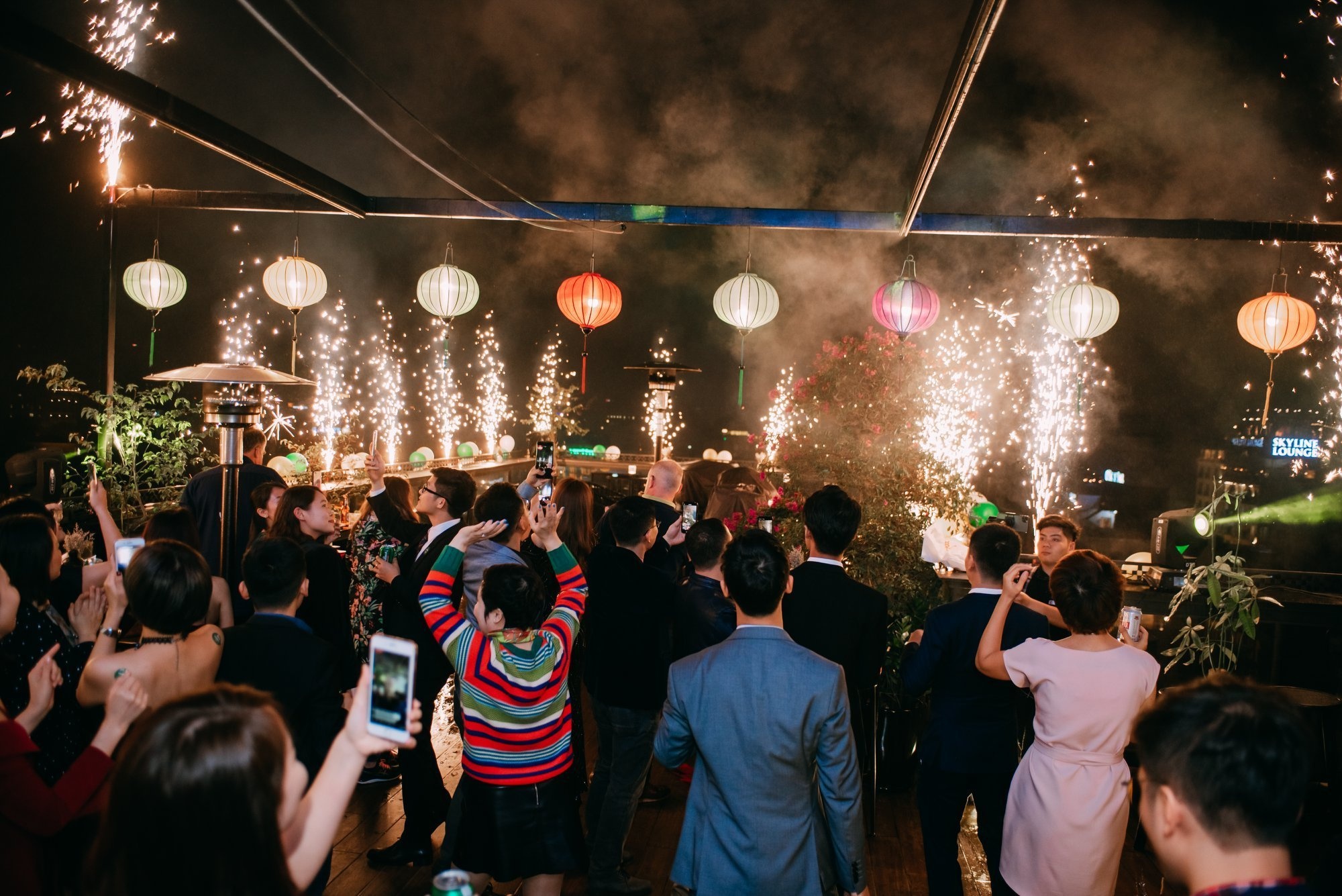 Hon 2 trieu dong mot cho ngam phao hoa dem giao thua tai Ha Noi hinh anh